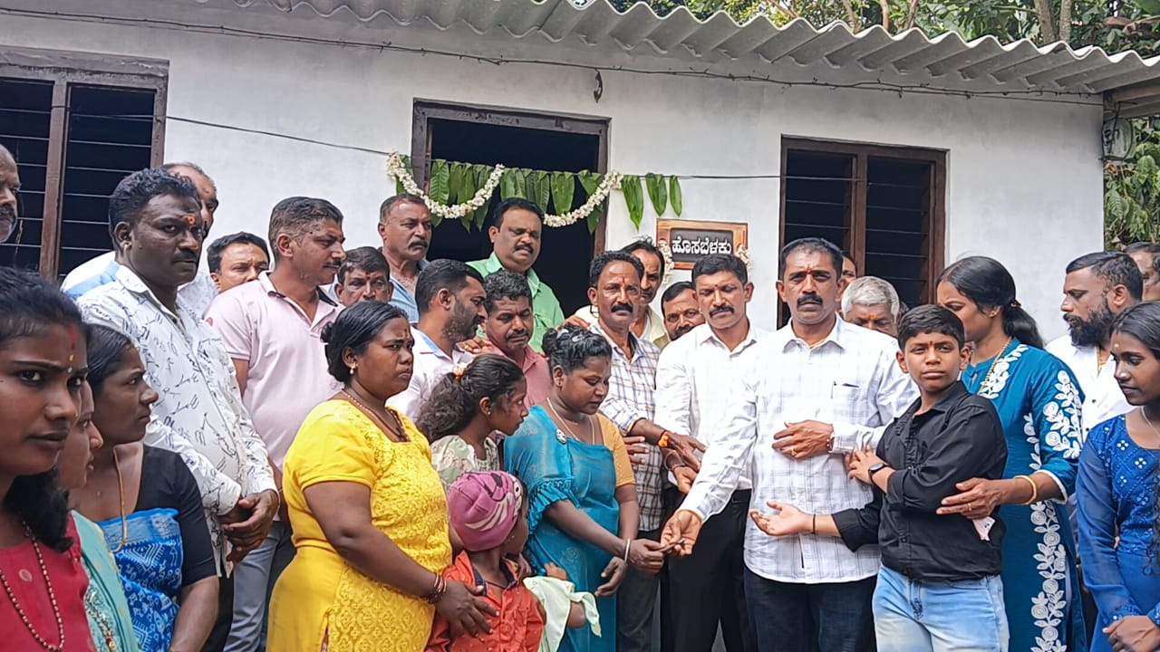 ಬಾಳುಗೋಡು ಗ್ರಾಮದ ಕಂಡಿಮಕ್ಕಿ ಎಂಬಲ್ಲಿ ಅತ್ಯಂತ ಬಡ ಕುಟುಂಬವೊಂದರ ಮನೆಯ ಕನಸನ್ನು ಸಮಾಜಸೇವಕ ಬಿ.ಎಂ. ಗಣೇಶ್ ಮುಂದೆ ನಿಂತು ನನಸು ಮಾಡಿದ್ದಾರೆ