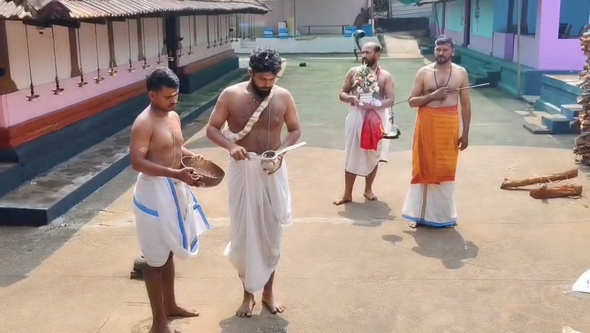 ಕೇರಳದ ಉಳಿಕಲ್‍ನಲ್ಲಿರುವ ಶ್ರೀ ಆದಿ ಬೈತೂರ್ ಕಾಲಿಯಾರ್ ದೇವಸ್ಥಾನದ ವಾರ್ಷಿಕ ಉತ್ಸವವು ಪ್ರಾರಂಭ