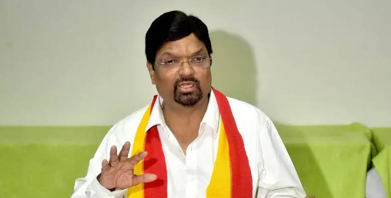 ರಾಜ್ಯ ಕನ್ನಡ ಸಾಹಿತ್ಯ ಪರಿಷತ್ ಅಧ್ಯಕ್ಷರಾಗಿದ್ದ ಮಹೇಶ್ ಜೋಷಿಗೆ  ಹಿನ್ನಡೆ. ಆಡಳಿತಾಧಿಕಾರಿಯಾಗಿ  ಕೆ.ಎಂ.  ಗಾಯತ್ರಿ ಅಧಿಕಾರ ಸ್ವೀಕಾರ: